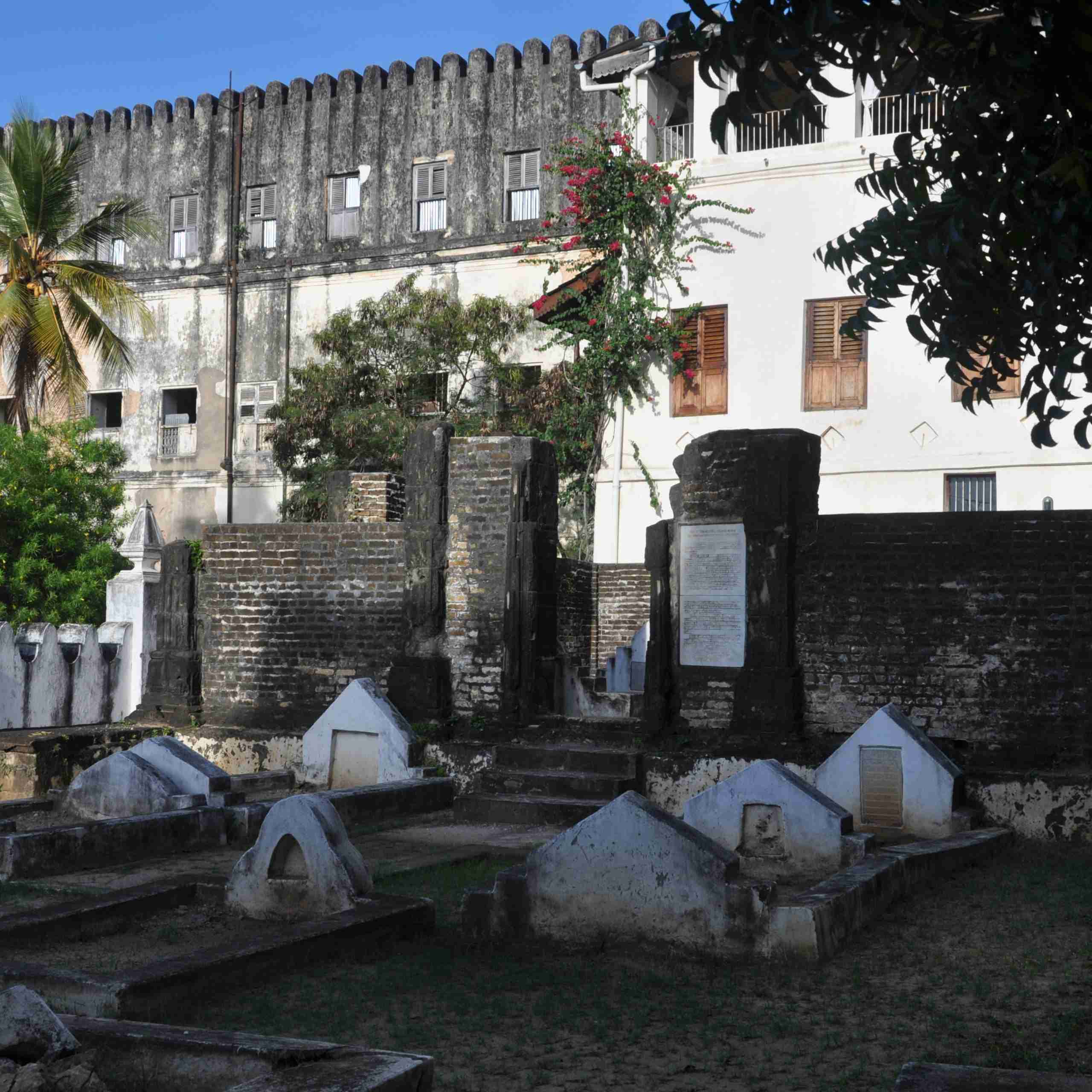 stone town zanzibar shirazi graveyard old persian (6)