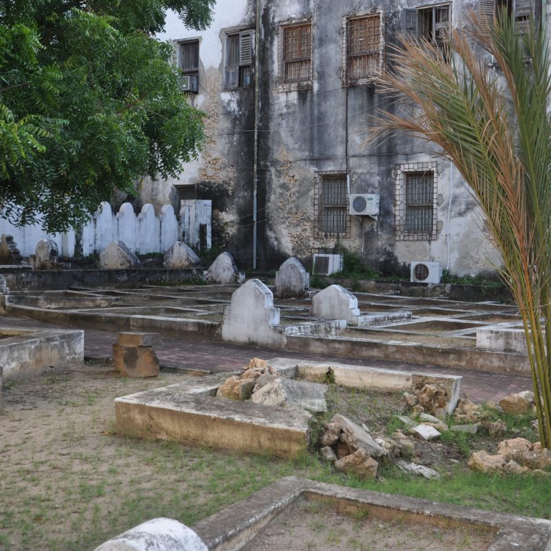 stone town zanzibar shirazi graveyard old persian (129)