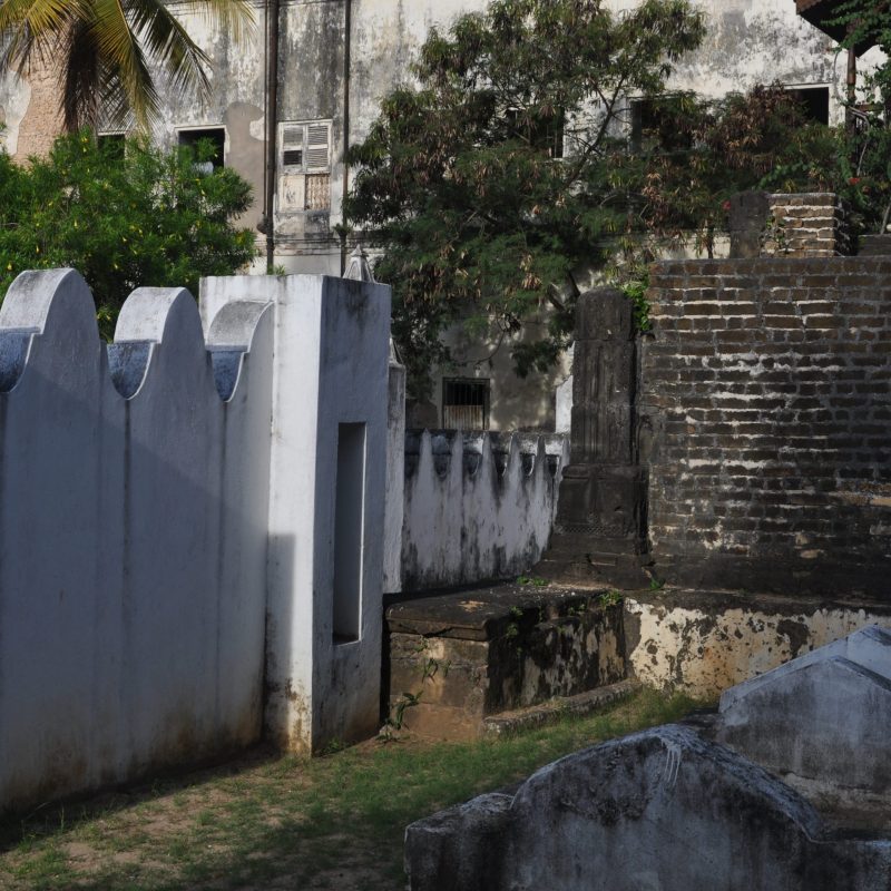 stone town zanzibar shirazi graveyard old persian (144)